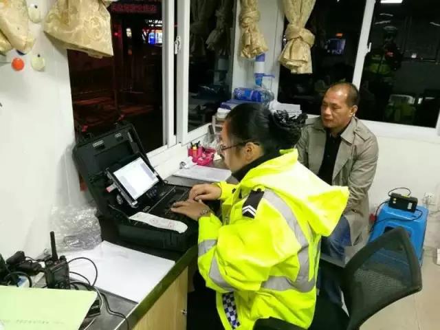 电脑一体化箱